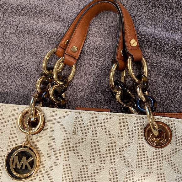 Michael Kors white signature Jet Set purse - Picture 2 of 11